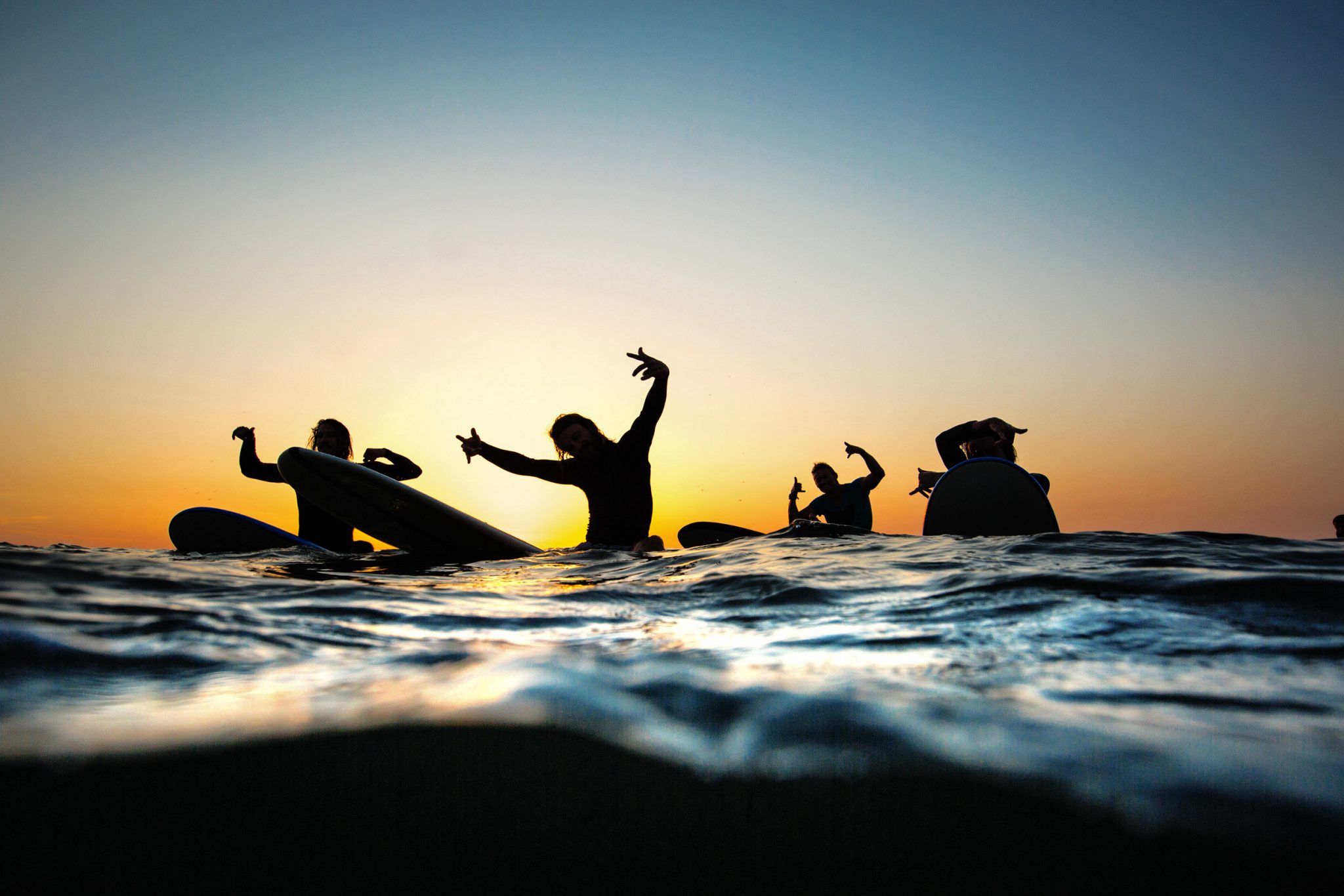 Surcamps & surfen lernen – was Du unbedingt wissen musst